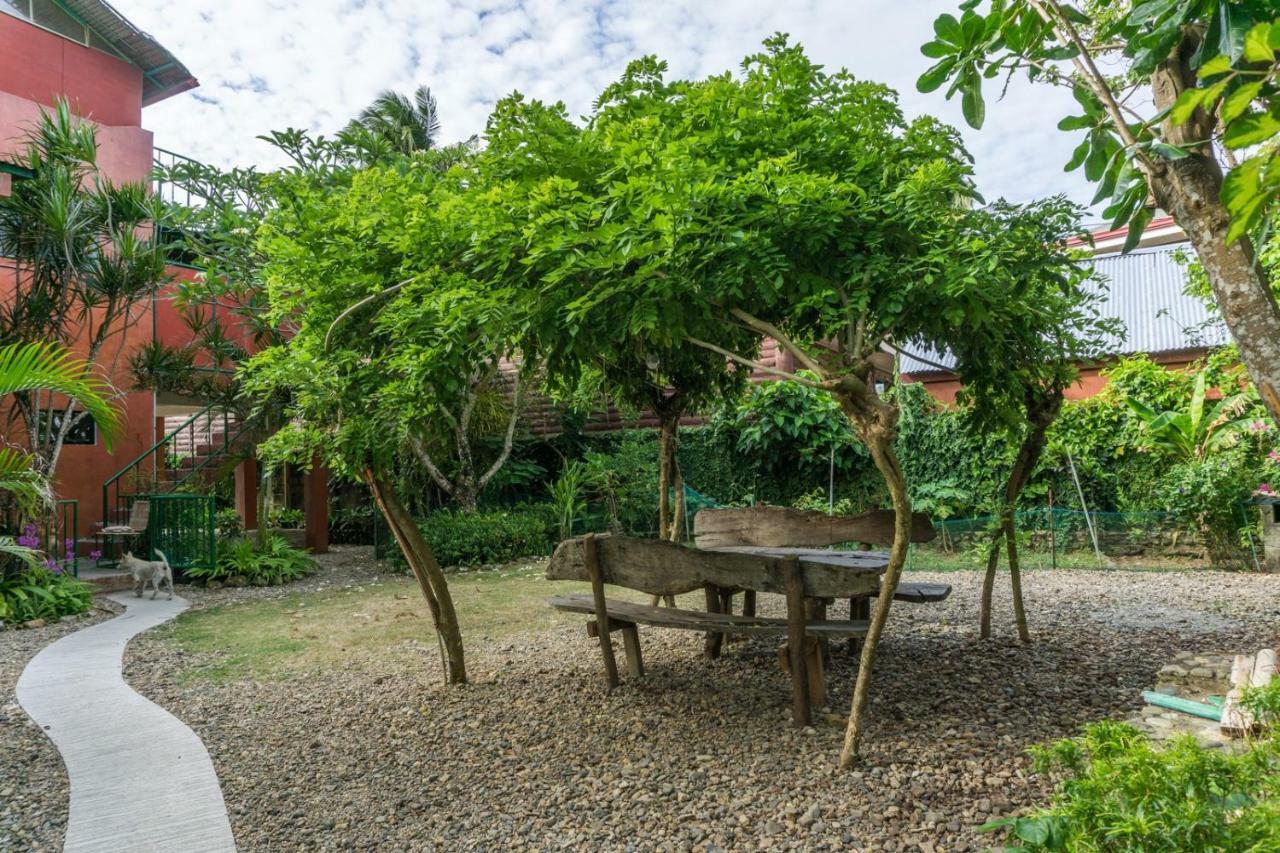 Hangout Beach Resort Катиклан Экстерьер фото