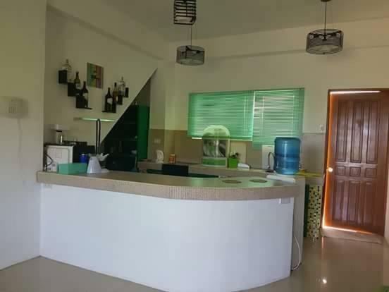 Hangout Beach Resort Катиклан Экстерьер фото