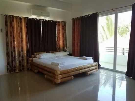 Hangout Beach Resort Катиклан Экстерьер фото